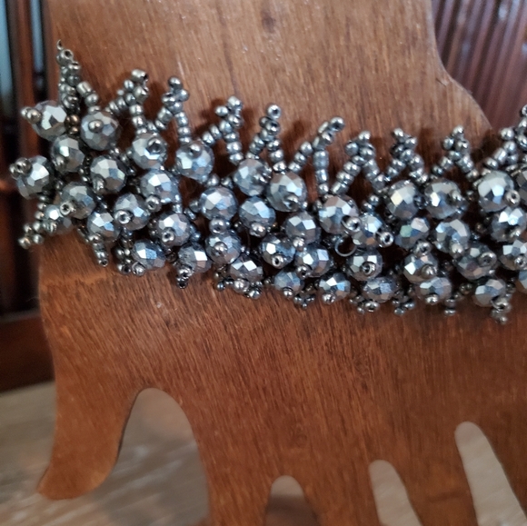 Gold Crystal and Beaded Bracelet - Picture 2 of 5